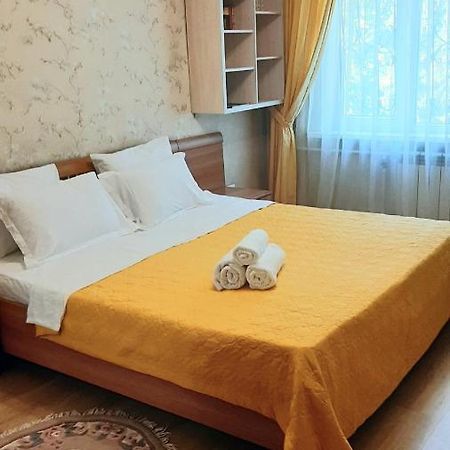 Квартира в центре Алматы Экстерьер фото
